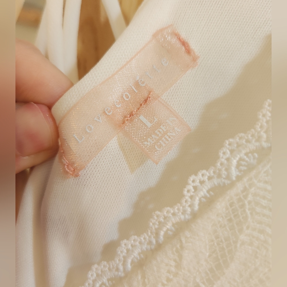 Elegant White Long Sleeve Lace Dress - Picture 2 of 6